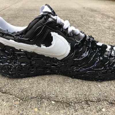 真硬核定制，被「毒液」侵蝕的 Nike 小白鞋太逼真了！